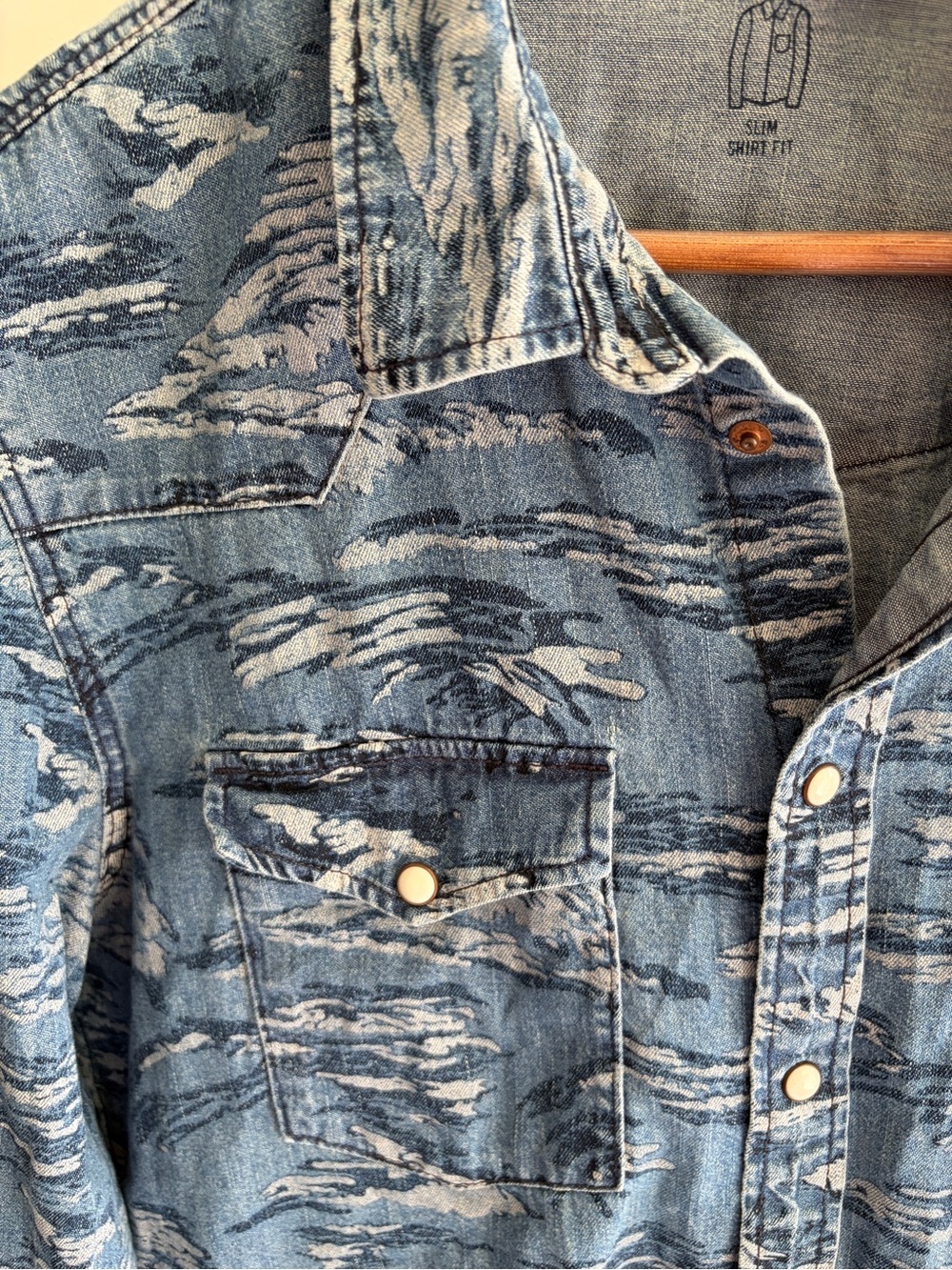 H&M Blue size M tiger stripe Denim- Button-Down Shirt. Pearl buttons. So cool. - Picture 2 of 7